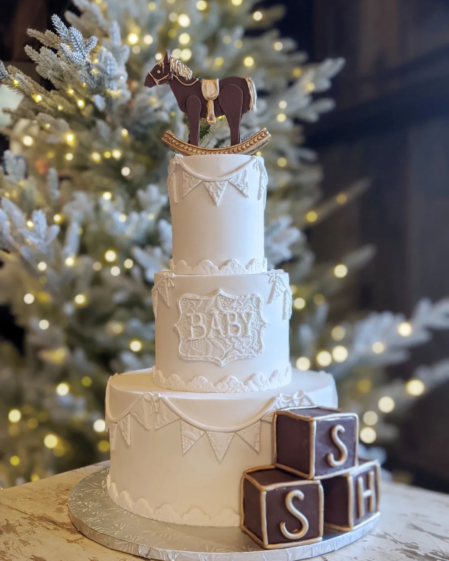 Calling all custom orders! We're almost fully booked for the rest of the year, so don't delay if you have your heart set on a one-of-a-kind creation for the week of Christmas or New Year's